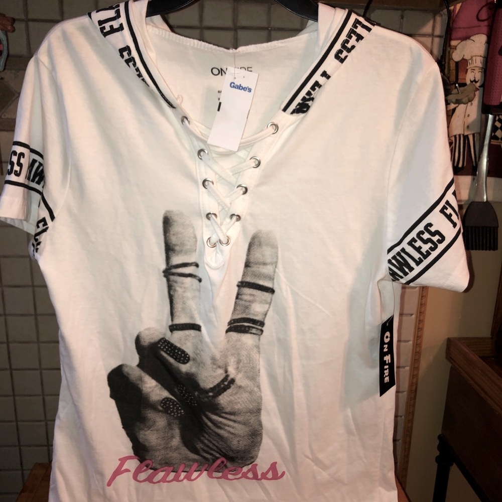 ON FIRE WOMANS T-Shirt NWT WHITE SIZE L
